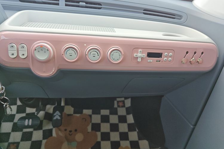 奔腾小马 2025款 222km 灵动马中控内饰16