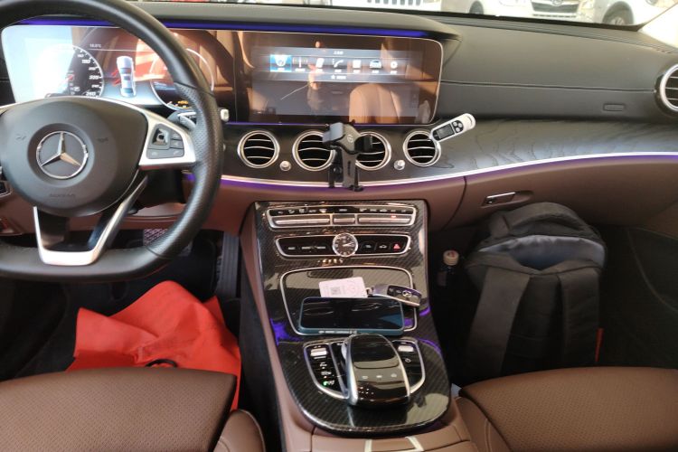 奔驰E级 2017款 E 200 L 4MATIC中控内饰16