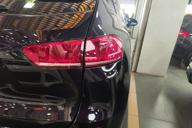 魏牌 VV7 2017款 2.0T 旗舰型车身外观9