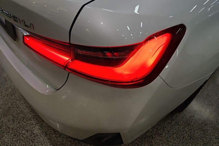 宝马3系 2024款 320Li M运动套装车身外观9