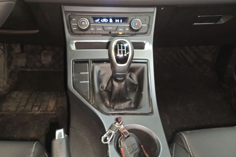 吉利汽车 帝豪 2019款 领军版 1.5L 手动向上互联型 国VI中控内饰18