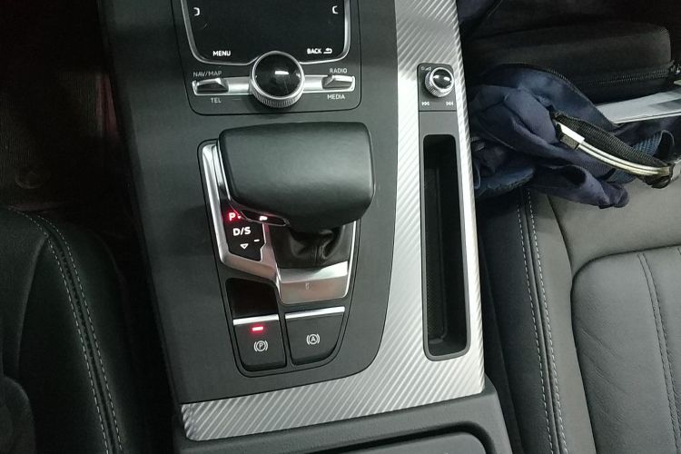 奥迪Q5L 2020款 45 TFSI 尊享风雅型中控内饰18