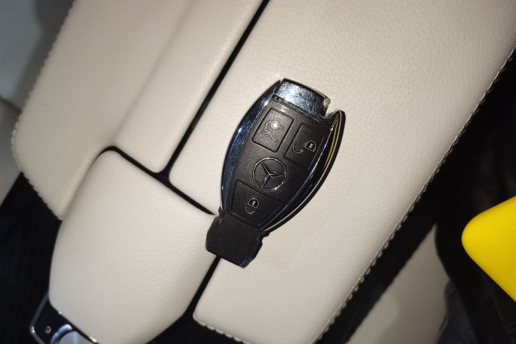 奔驰E级 2014款 E 260 L 运动型中控内饰11