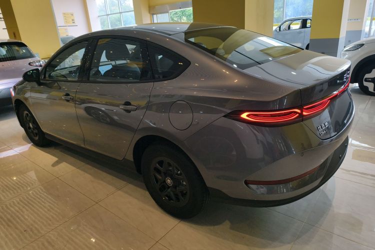 比亚迪 秦PLUS 2025款 DM-i 智驾版 55KM领先型车身外观6003