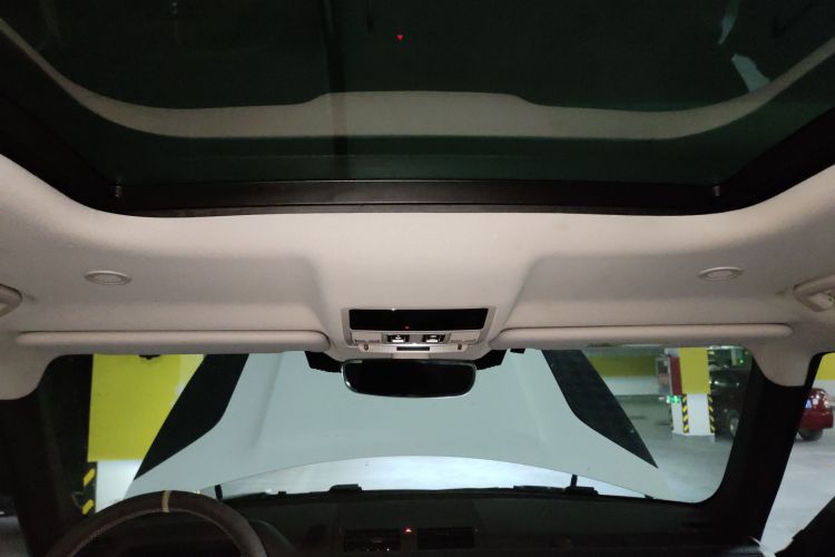 路虎卫士 2024款 90 2.0T P300 S中控内饰22