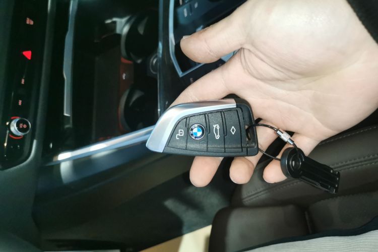 宝马3系 2023款 325Li M运动套装中控内饰7001