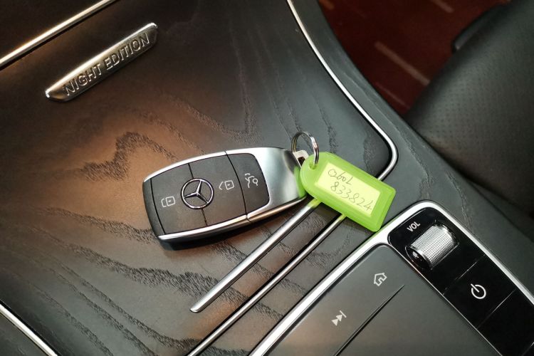 奔驰C级 2021款 C 260 L 运动星耀臻藏版中控内饰11