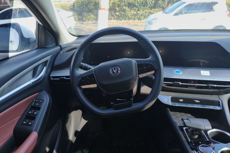 长安 逸动 2022款 PLUS 蓝鲸NE 1.4T GDI DCT尊贵版局部细节13