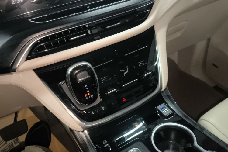 别克GL8 2020款 Avenir艾维亚 六座贤礼版中控内饰18