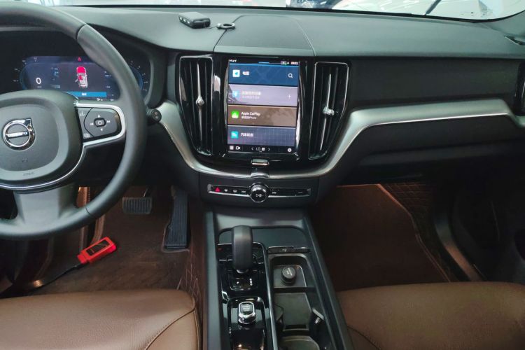 沃尔沃XC60 2025款 B5 四驱智逸豪华版中控内饰16