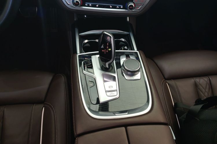 宝马7系 2019款 改款 730Li M运动套装中控内饰18