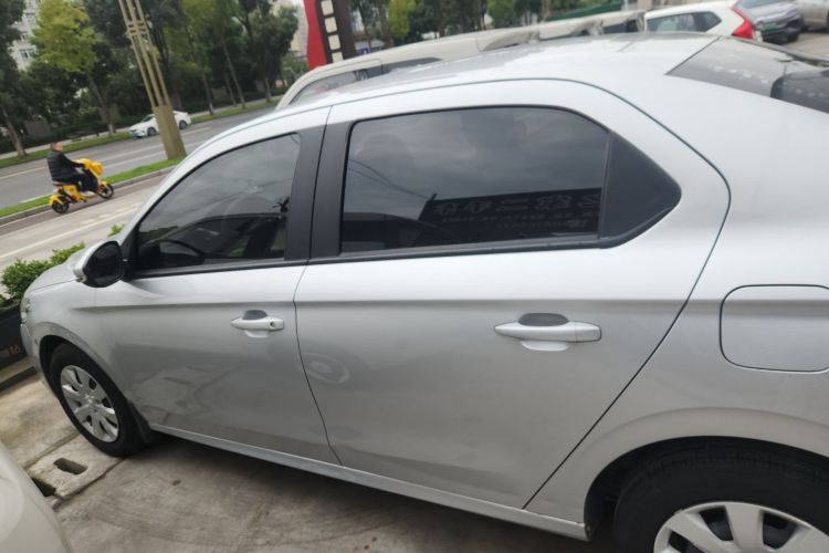 标致301 2018款 1.6L 手动舒适版车身外观4