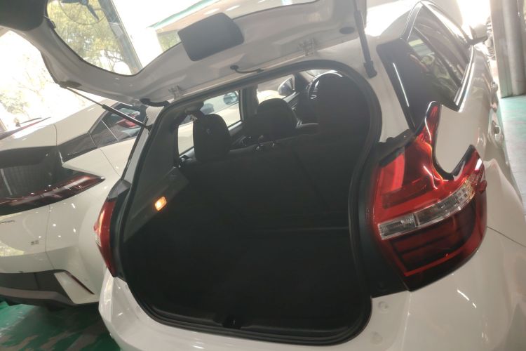 丰田 威驰FS 2017款 1.5L CVT锋驰版机舱底盘23