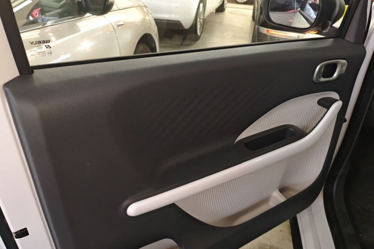 吉利银河 2025款 210km 熊猫骑士中控内饰47