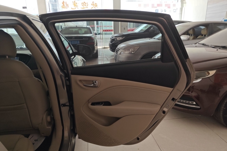 菲亚特 菲翔 2012款 1.4T 自动劲享版中控内饰45