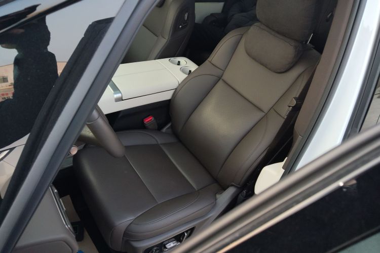 理想汽车 理想MEGA 2024款 Ultra中控内饰19