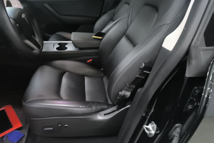 特斯拉 Model Y 2022款 后轮驱动版中控内饰19