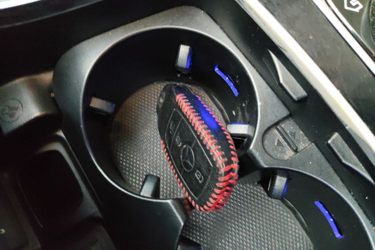 奔驰E级 2016款 E 300 L 运动豪华型中控内饰7001