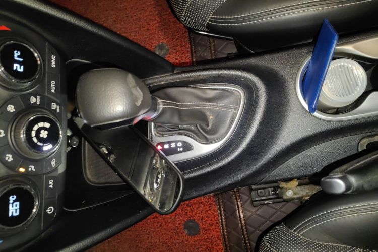 菲亚特 菲翔 2015款 1.4T 自动智享版中控内饰18