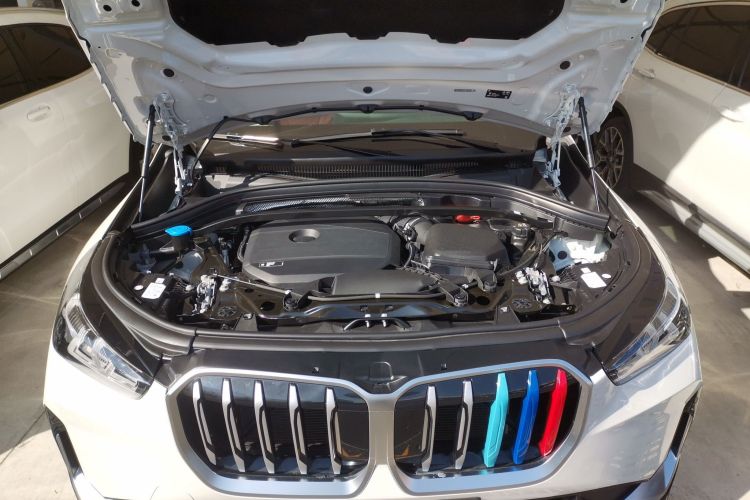 宝马X1 2023款 sDrive25Li X设计套装机舱底盘24