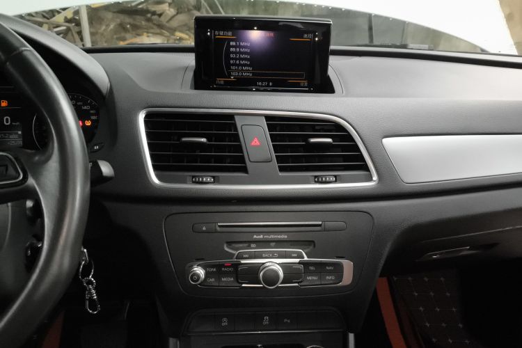 奥迪Q3 2018款 30 TFSI 时尚型典藏版中控内饰16