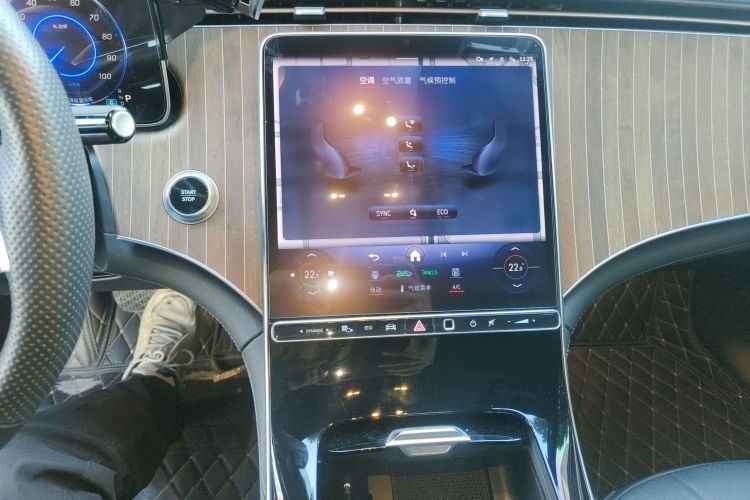 奔驰EQE 2022款 350 豪华版中控内饰16