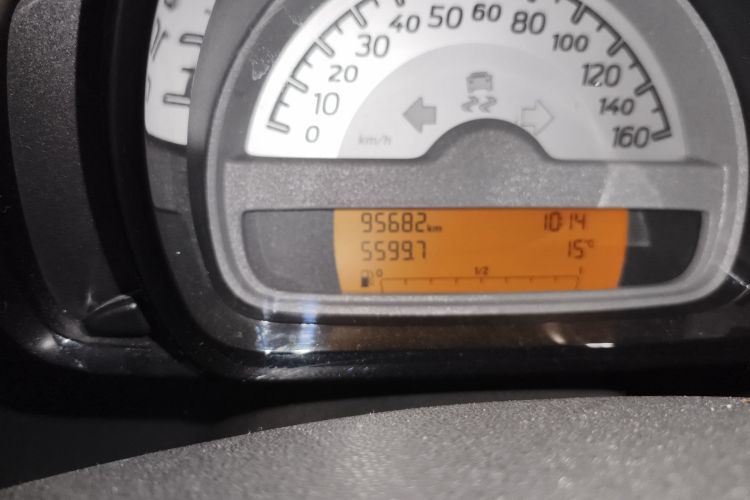 smart fortwo 2014款 1.0 MHD 硬顶城市光波激情版中控内饰15