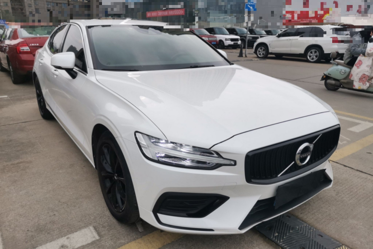 沃尔沃S60 2021款 T4 智逸豪华版车身外观3