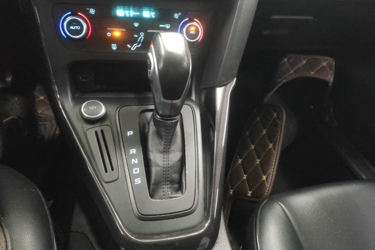 福特 福克斯 2017款 三厢 1.6L 自动风尚型智行版中控内饰18