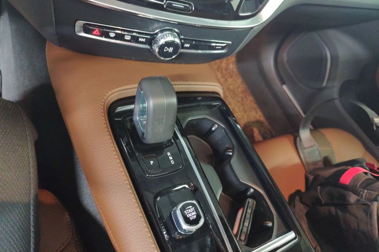 沃尔沃S60新能源 2022款 T8 E驱混动 四驱智逸豪华版中控内饰18