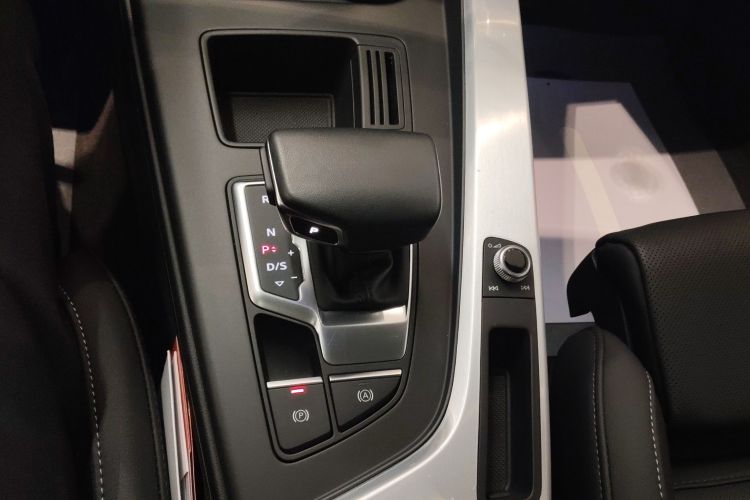 奥迪A4L 2023款 40 TFSI 时尚动感型中控内饰18