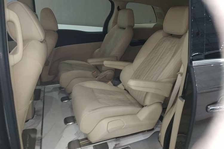 别克GL8 2023款 陆上公务舱 652T 豪华型中控内饰21