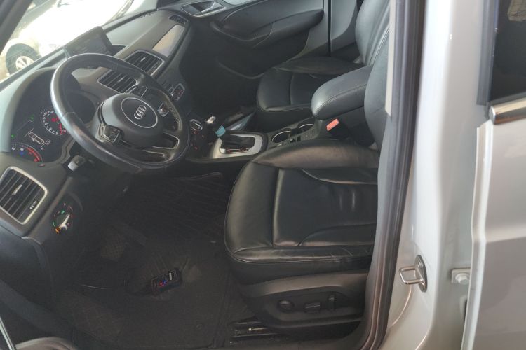 奥迪Q3 2015款 30 TFSI 舒适型中控内饰19