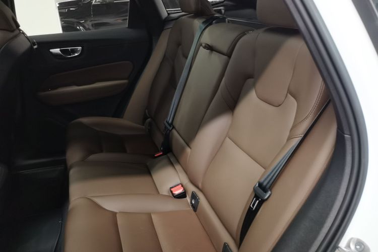 沃尔沃XC60 2025款 B5 四驱智逸豪华版中控内饰7004