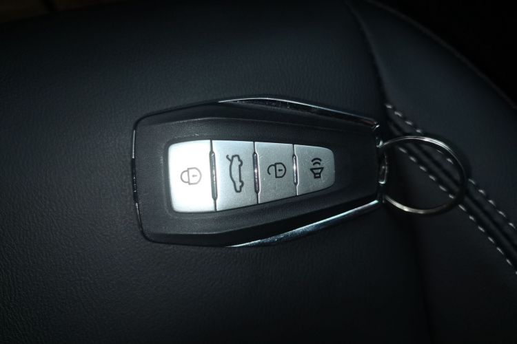 吉利汽车 帝豪 2025款 第4代 1.5L CVT尊贵型中控内饰11