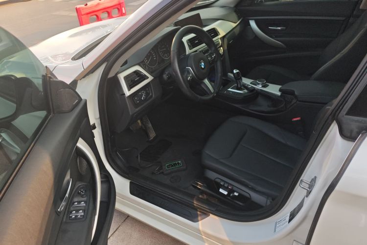 宝马3系GT 2017款 320i 时尚型中控内饰7003