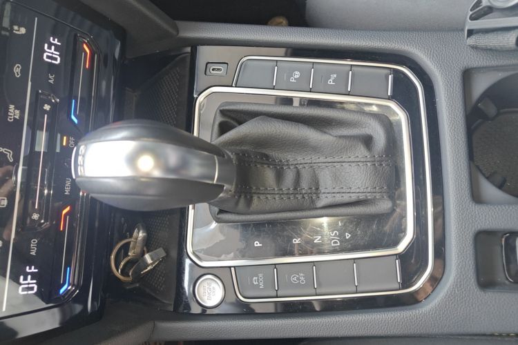 一汽-大众CC 2023款 380TSI 夺目版中控内饰18