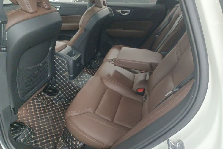 沃尔沃XC60新能源 2024款 T8 插电混动 长续航四驱智雅豪华版中控内饰7004