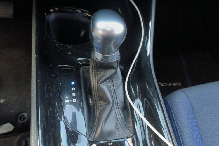 丰田C-HR 2018款 2.0L 领先天窗版 国VI中控内饰18