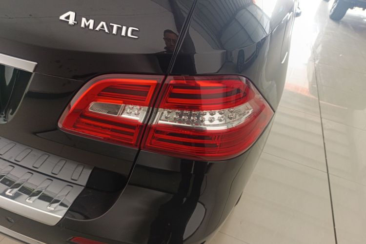 奔驰M级 2014款 ML 350 CDI 4MATIC车身外观9