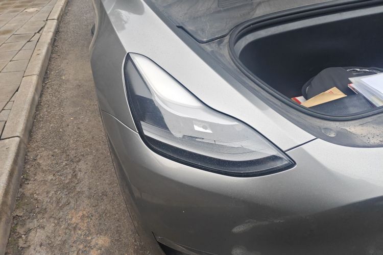 特斯拉 Model Y 2021款 标准续航后驱版车身外观8