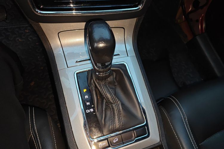 荣威RX5 2018款 20T 两驱自动旗舰版中控内饰18