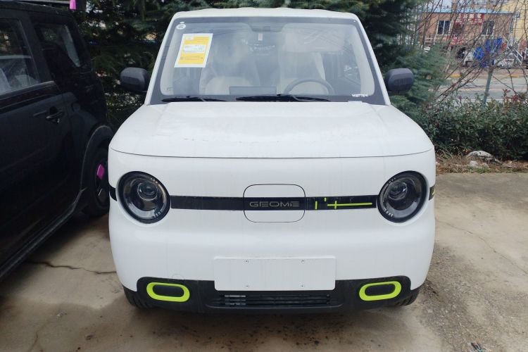 吉利银河 熊猫 2025款 210km 元气熊车身外观2