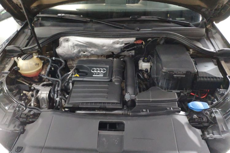 奥迪Q3 2018款 30周年年型 30 TFSI 时尚型机舱底盘24