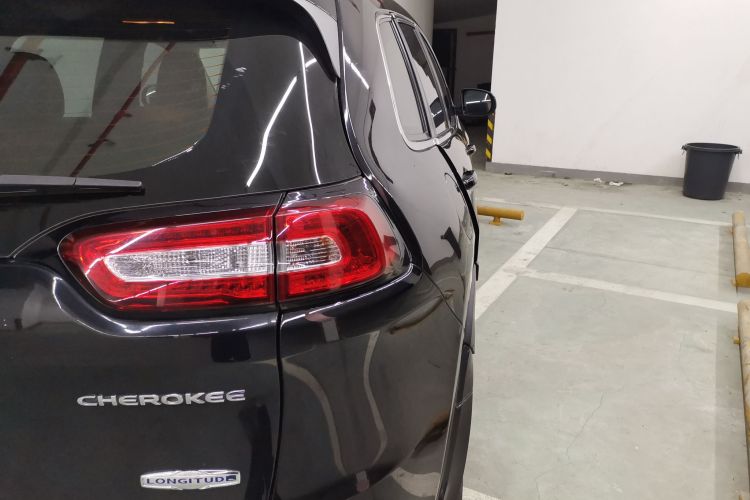 Jeep 自由光 2016款 2.4L 专业版车身外观6006