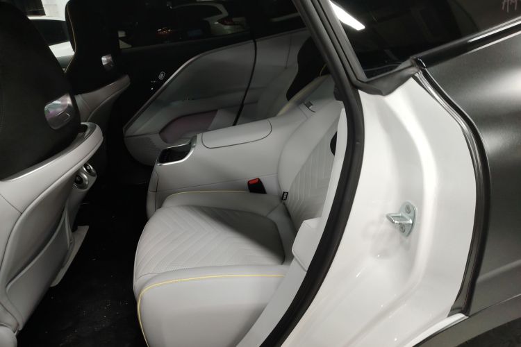 阿维塔11 2023款 鸿蒙 116度 奢享版中控内饰7004