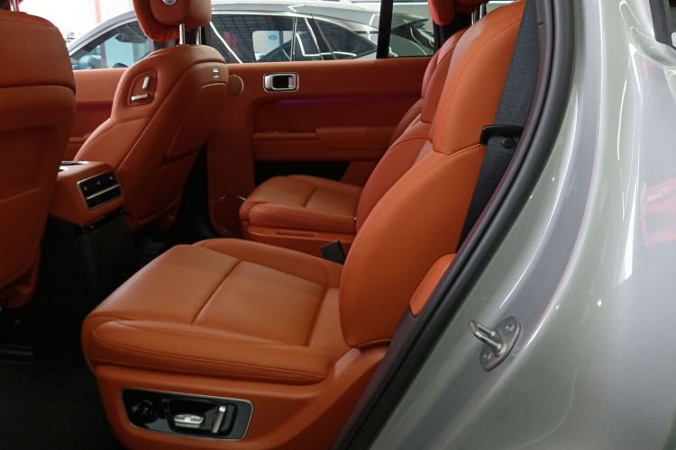 理想汽车 理想L9 2022款 Max中控内饰21