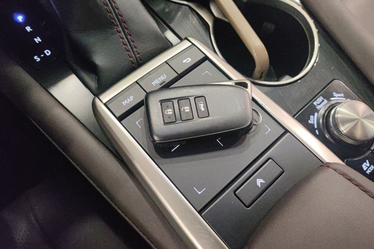 雷克萨斯RX 2020款 450hL 四驱醇享版7座中控内饰7001