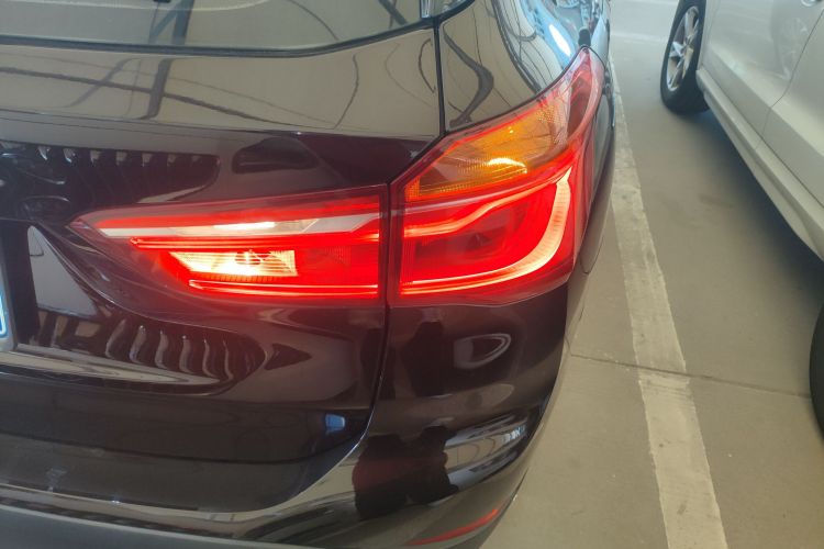 宝马X1 2018款 sDrive20Li 领先型车身外观6006