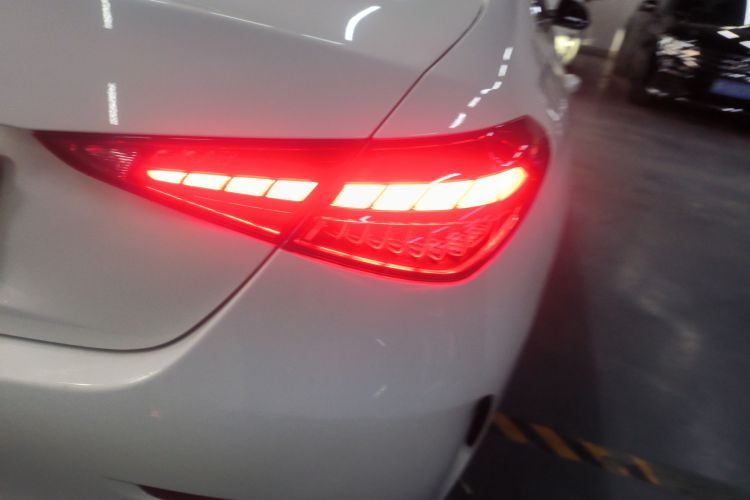 奔驰C级 2025款 改款 C 200 L 运动版车身外观6006